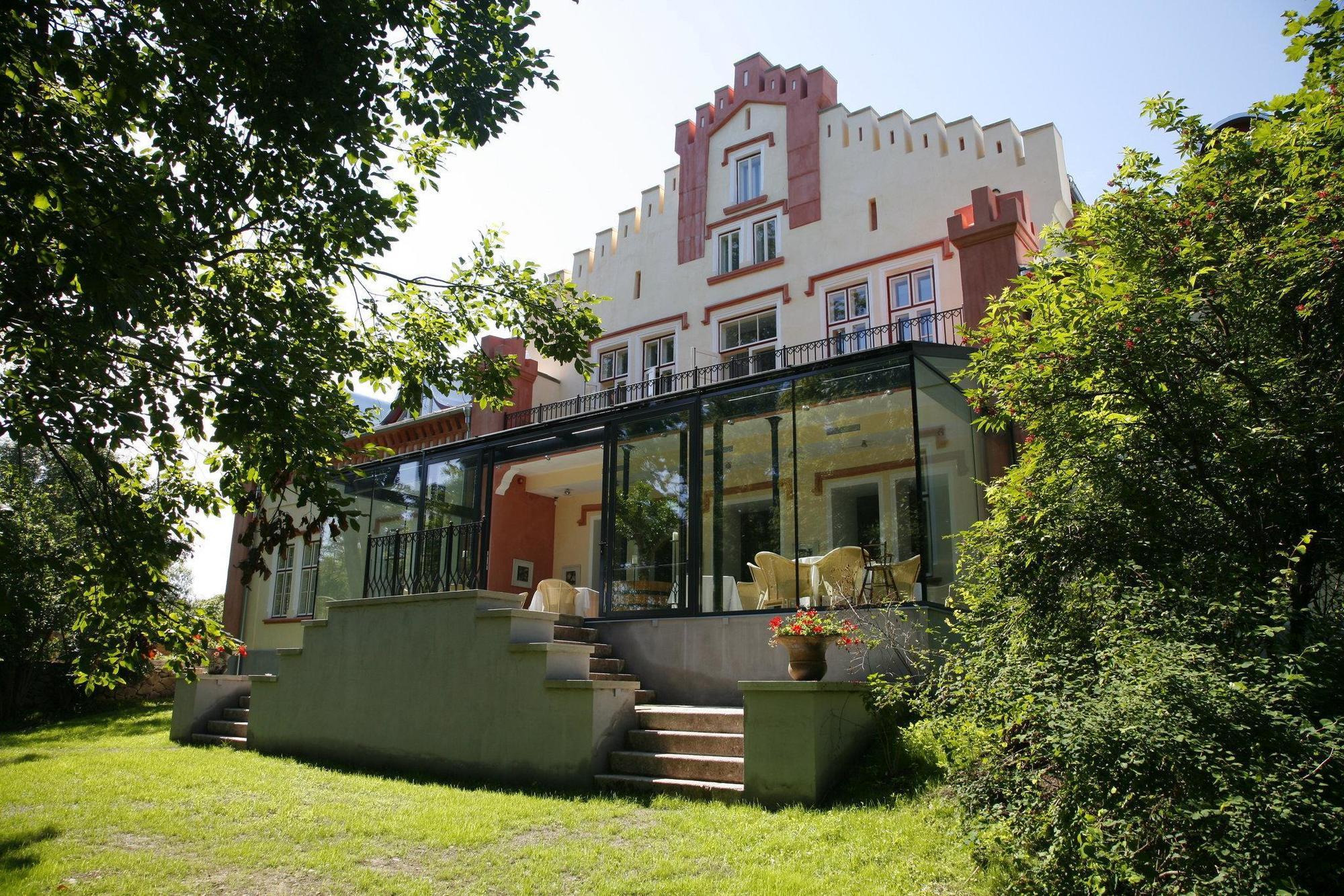 Paedaste Manor Exteriör bild