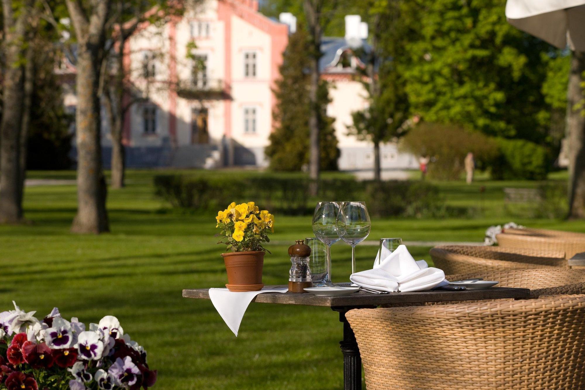 Paedaste Manor Exteriör bild